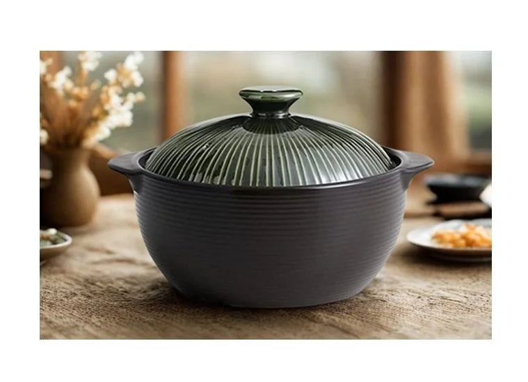 8.75" Donabe Black w/Green Lid