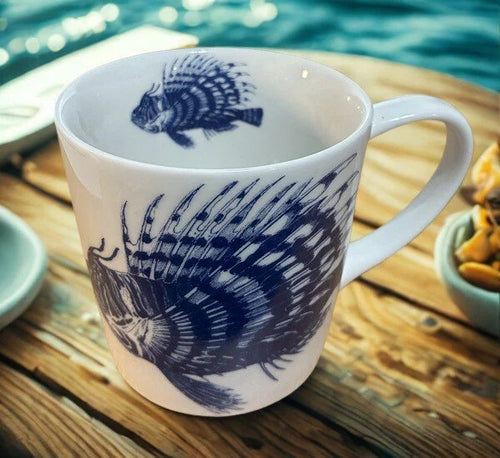 14 oz. Caskata Blue &amp; White Spiky Fish